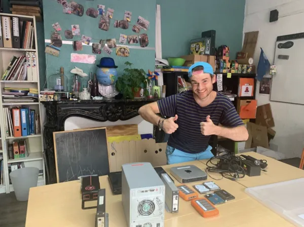 Donation of equipment to the association Les Petits Débrouillards, which organizes Scientific and Technical Culture activities everywhere and for everyone.