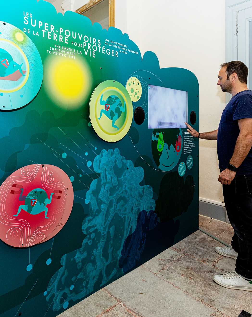 Interactive device on the superpowers of the earth Earth Ship
